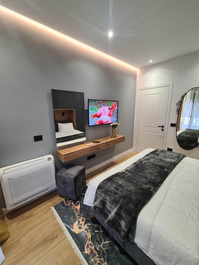 Grey Luxury Apartment Gjirokastër Esterno foto