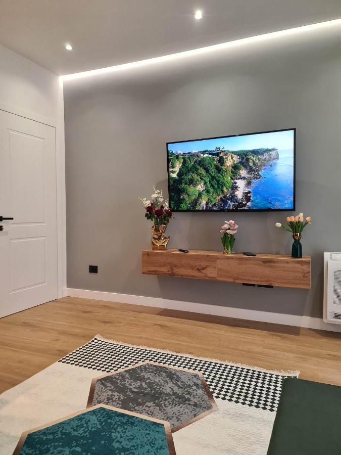 Grey Luxury Apartment Gjirokastër Esterno foto
